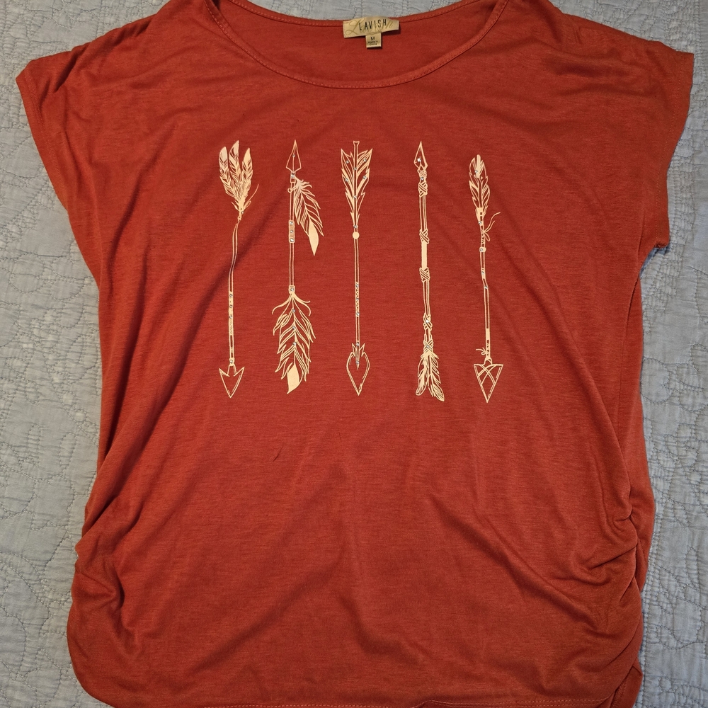 Anama Red Tee with Arrow Graphics
